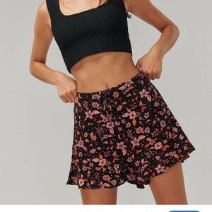 CUTEST Ghanda Linen blend Floral skirt/ Skorts/Shorts sz 8 NEW price firm!